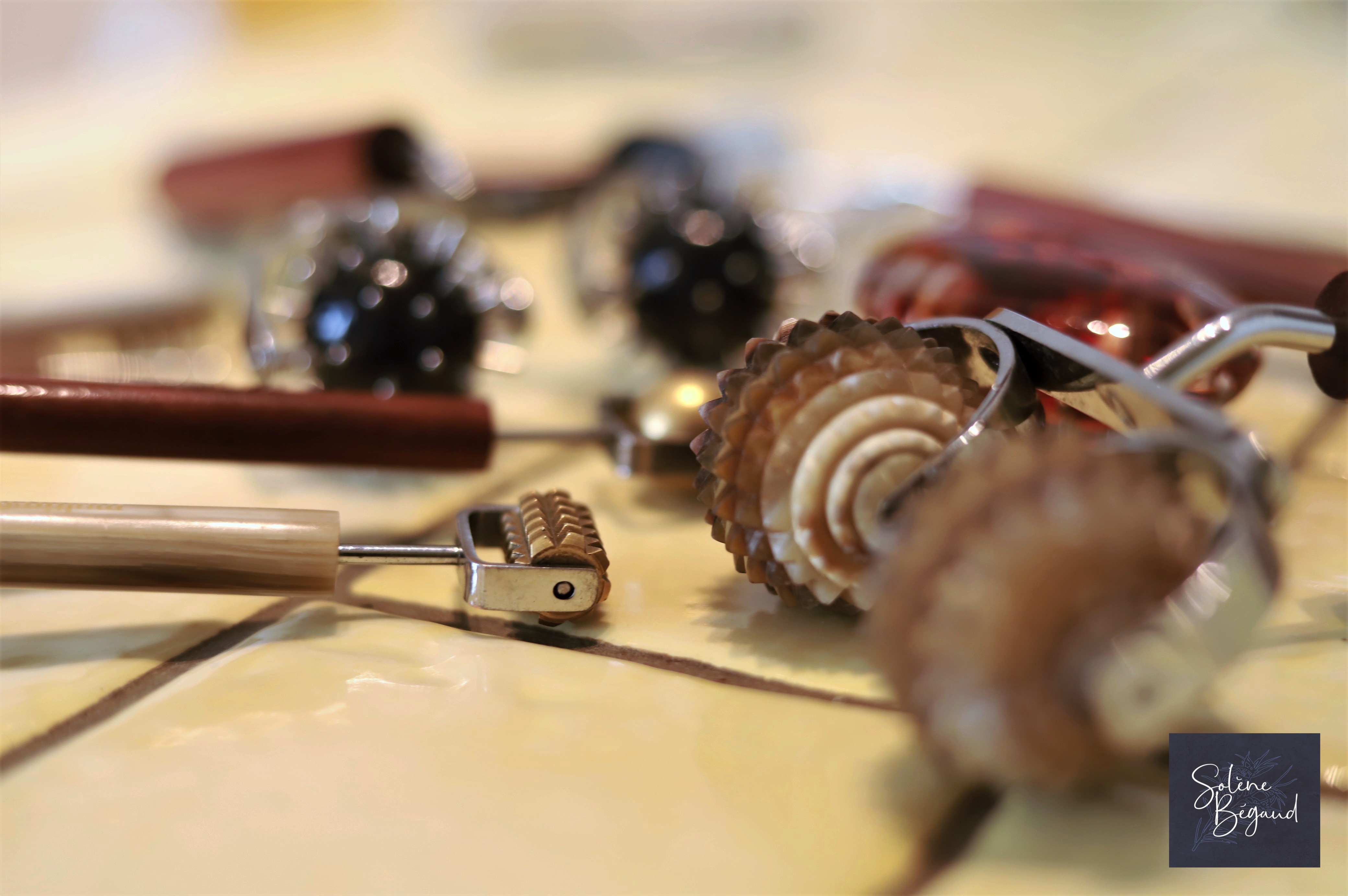 Outils de réflexologie Diên Chân utilisés à Paris